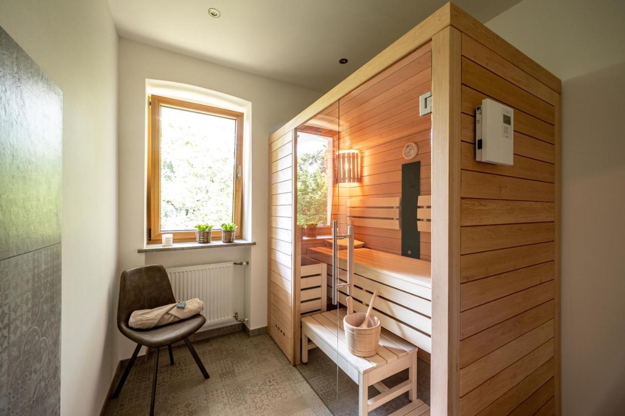 Landhaus Karbach Komplett Oder Einzelne Wohneinheiten Villa Inkl Sauna Bzw Waldhaeuschen Hirten Exterior photo